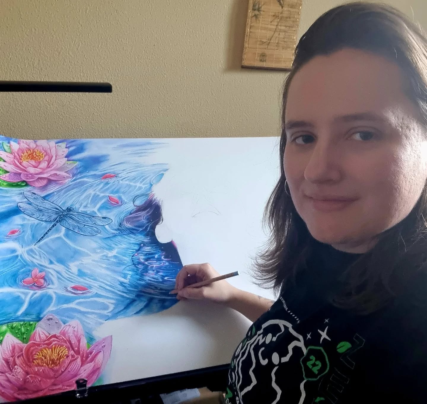Moi pendant que je dessine aux crayons de couleur !